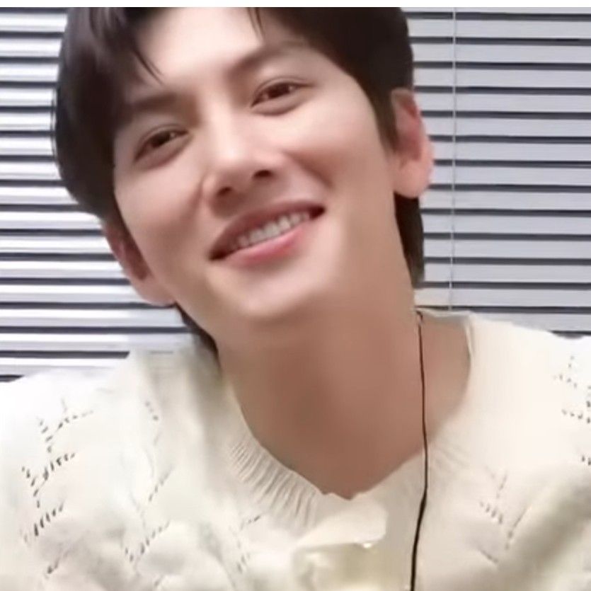 粉丝拍下的池昌旭瞬间