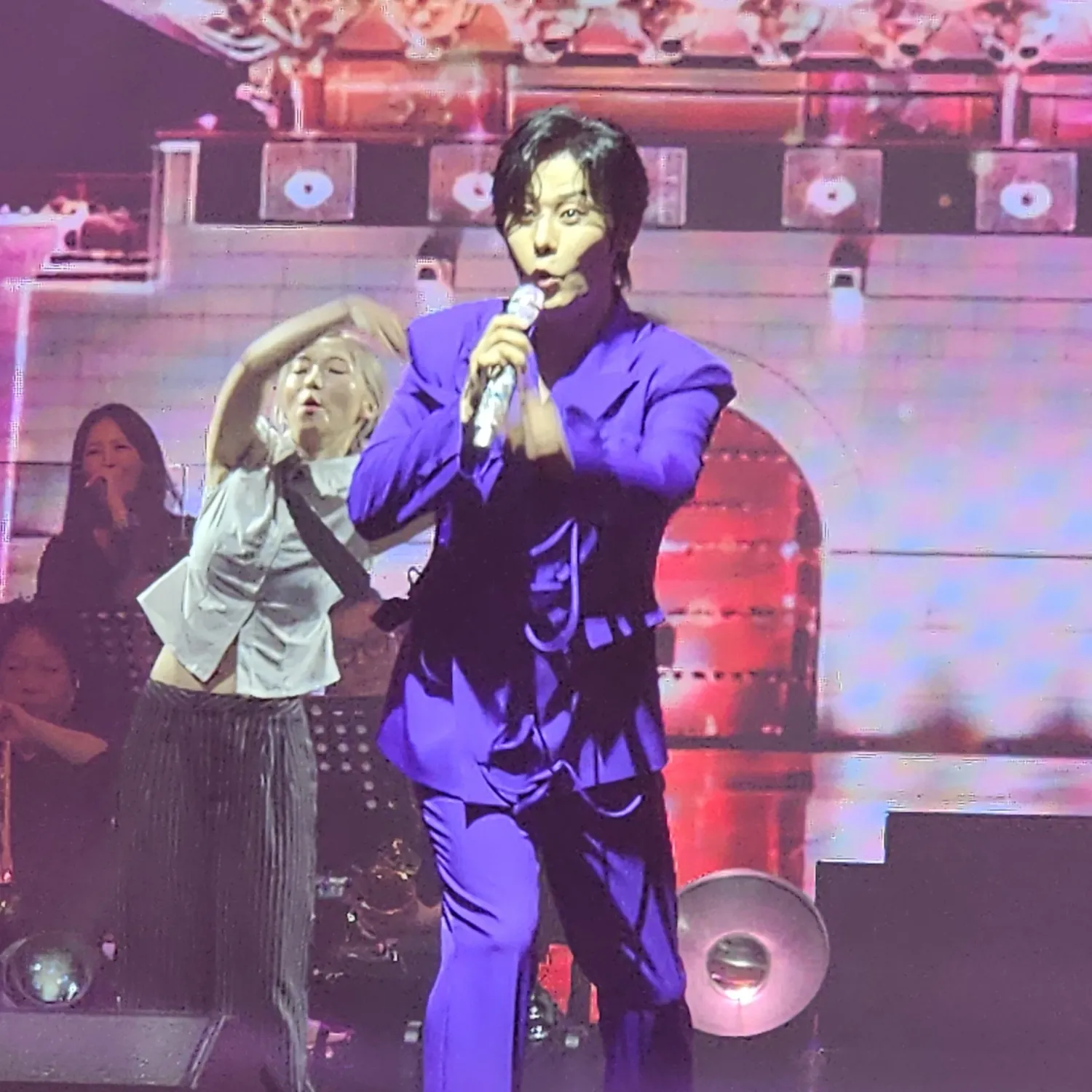 A moment captured by a fan of Kang Moonkyung