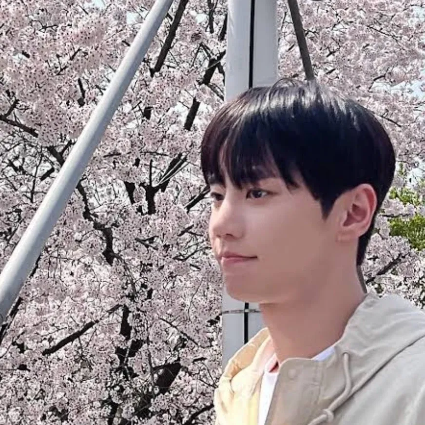 Behind-the-scenes cut of Lee Junyoung