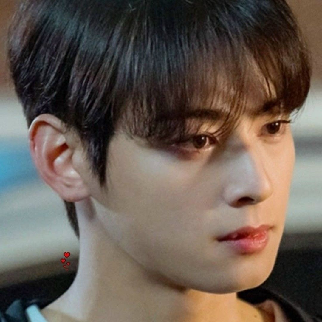 Behind-the-scenes cut of Cha Eunwoo