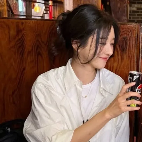 Cuplikan di balik layar dari Seo Yeaji