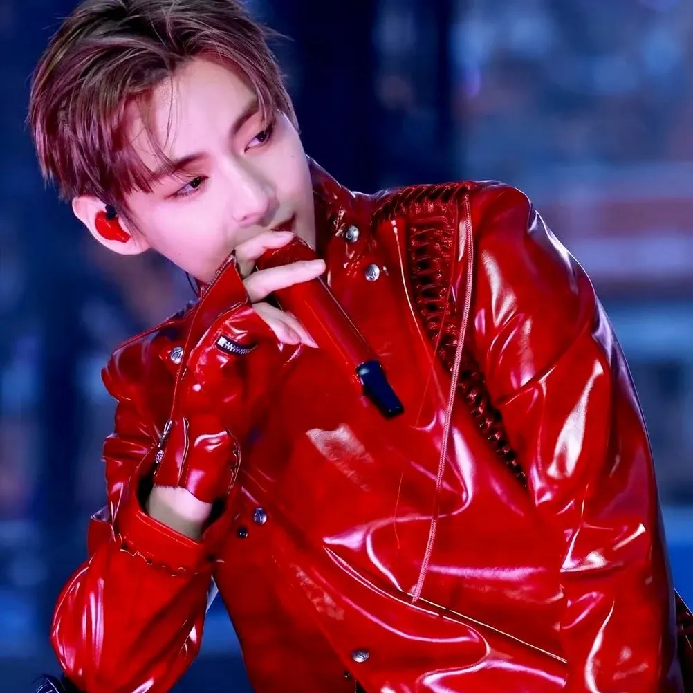 Latest photo of Kim Taehyung (V)