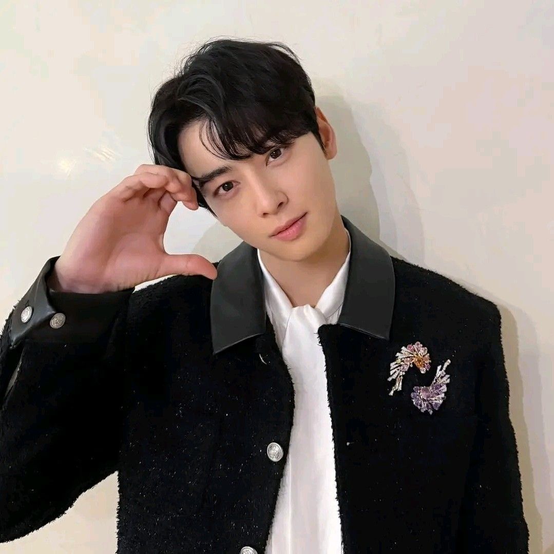 Foto terbaru dari Cha Eunwoo