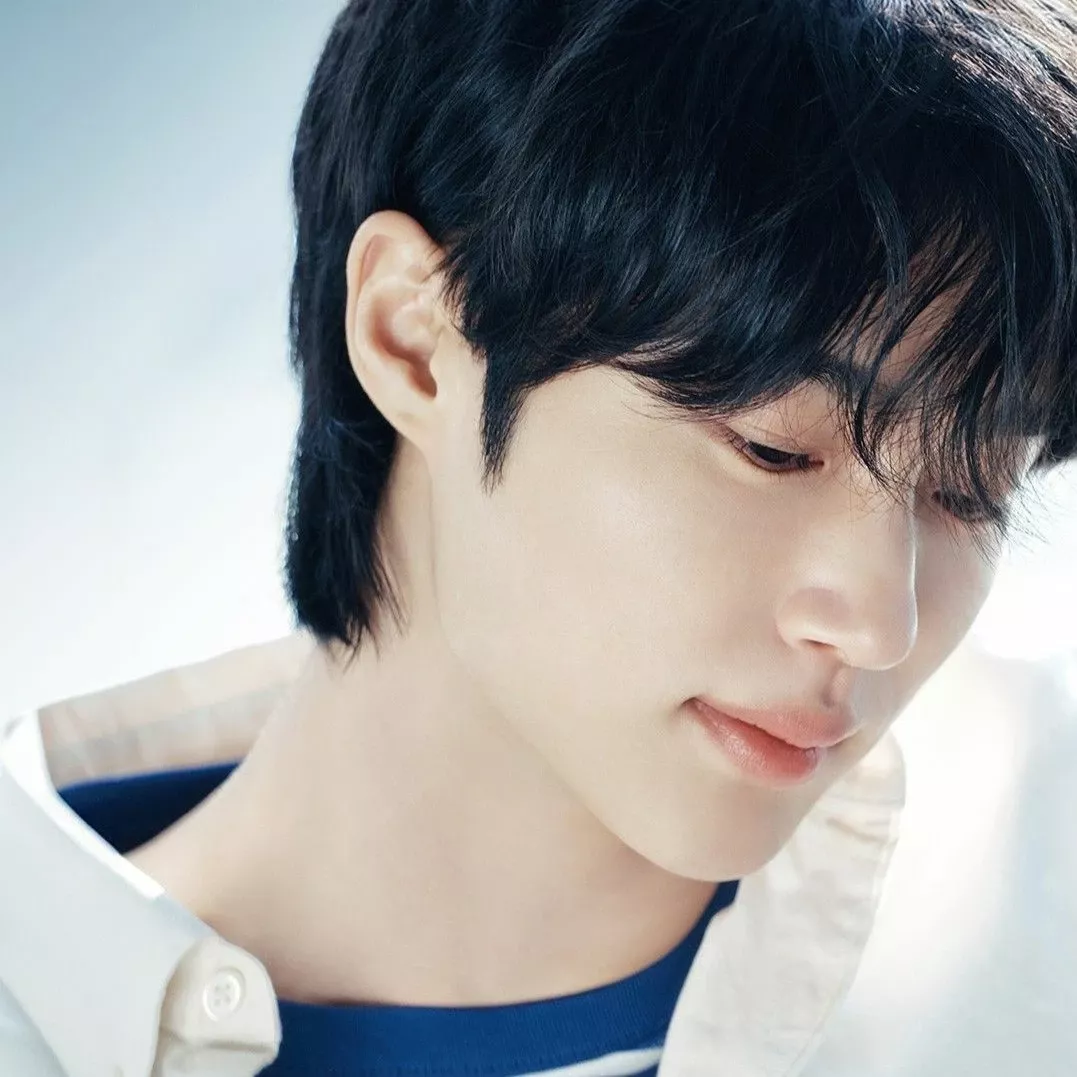 Behind-the-scenes cut of Byeon Wooseok