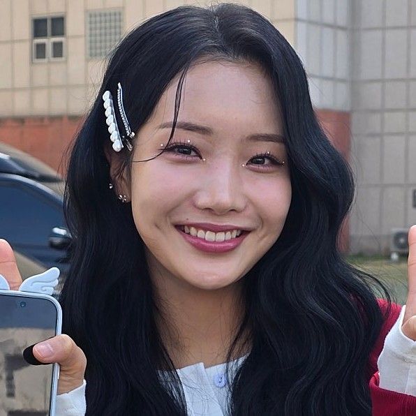 Behind-the-scenes cut of Kim Soyeon (2004)