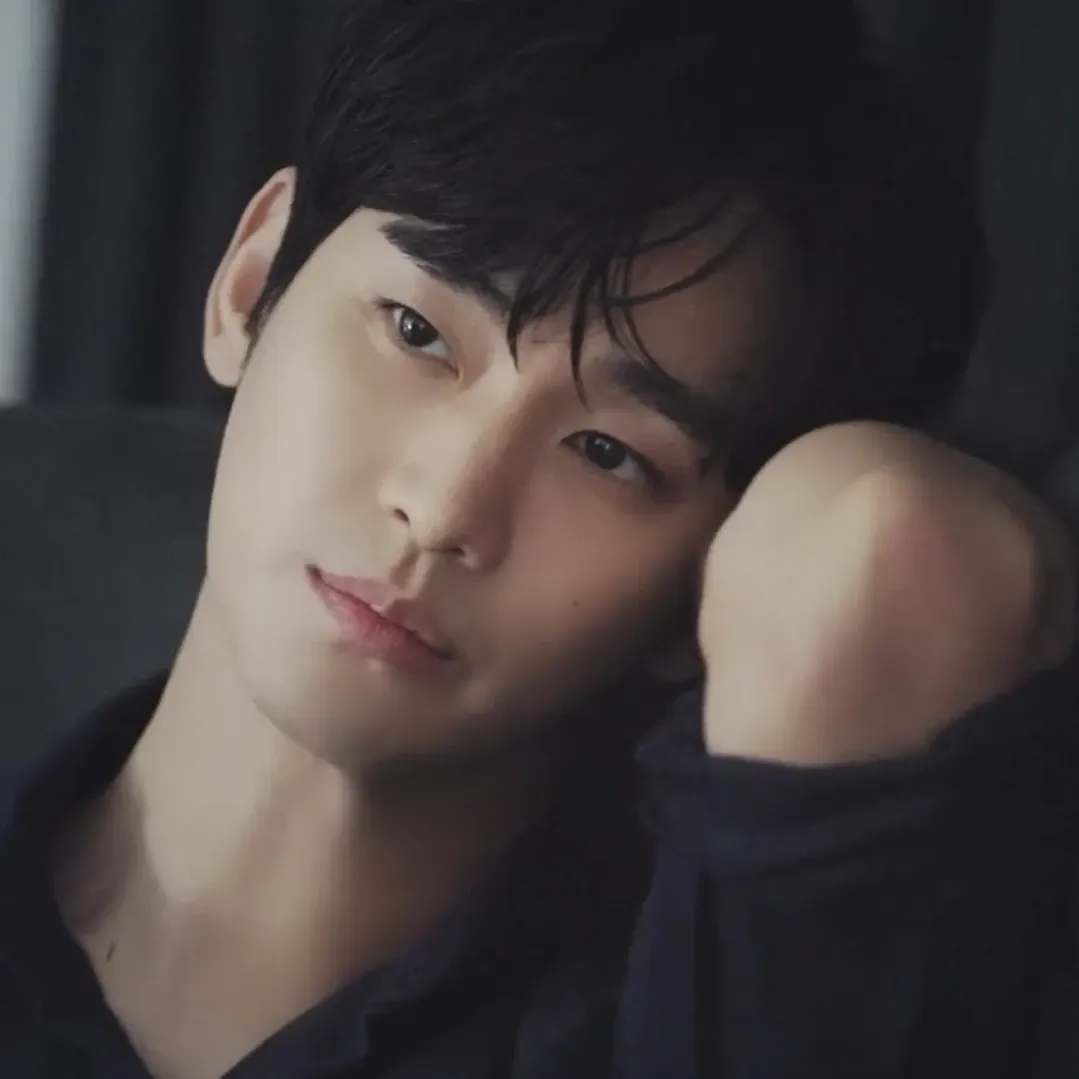 A moment captured by a fan of Kim Soohyun