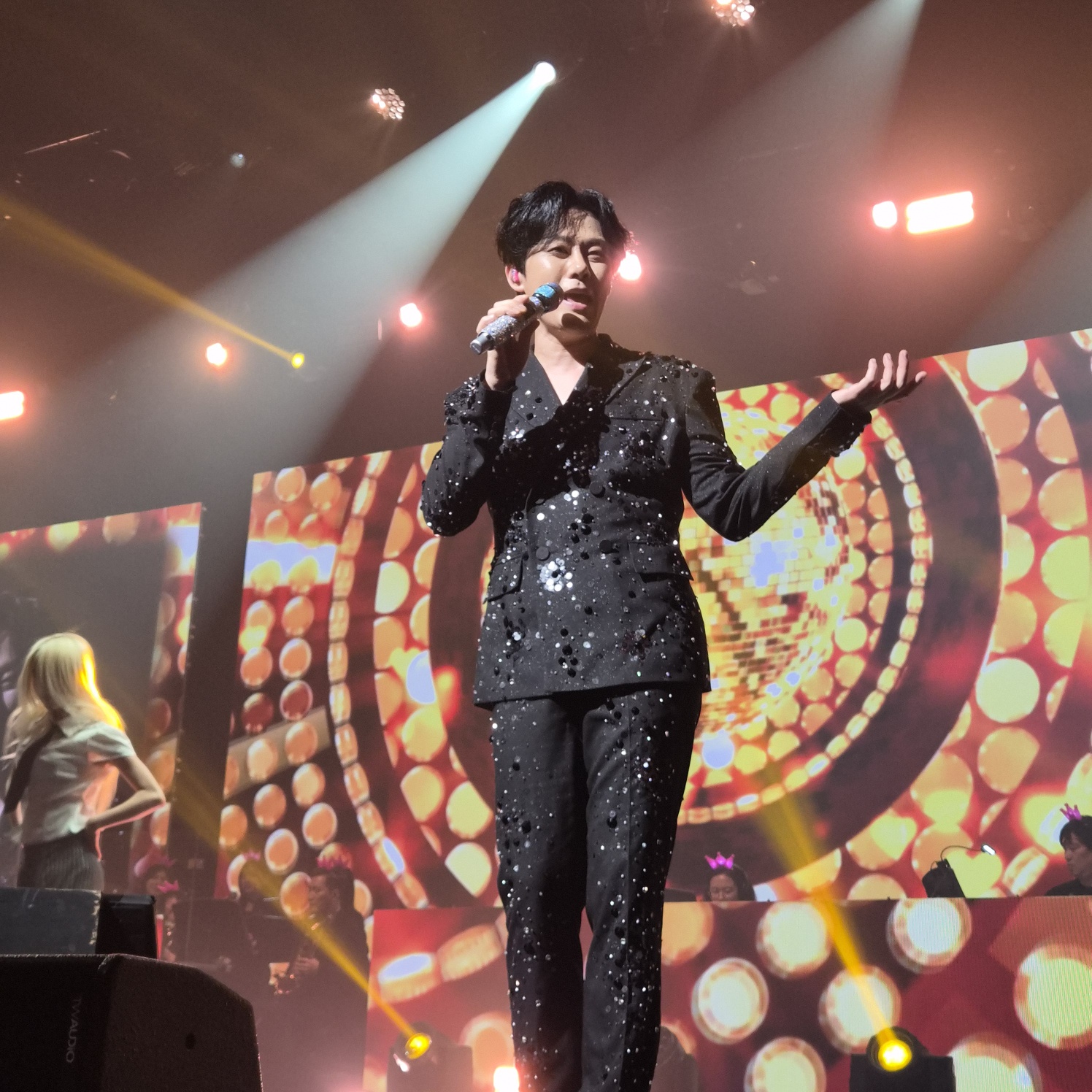 A moment captured by a fan of Kang Moonkyung