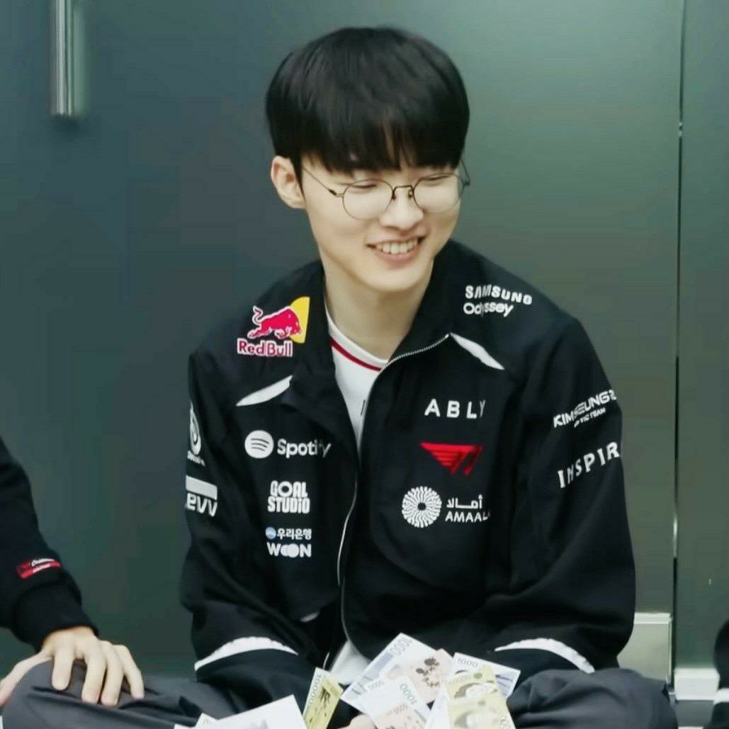 Latest photo of Faker
