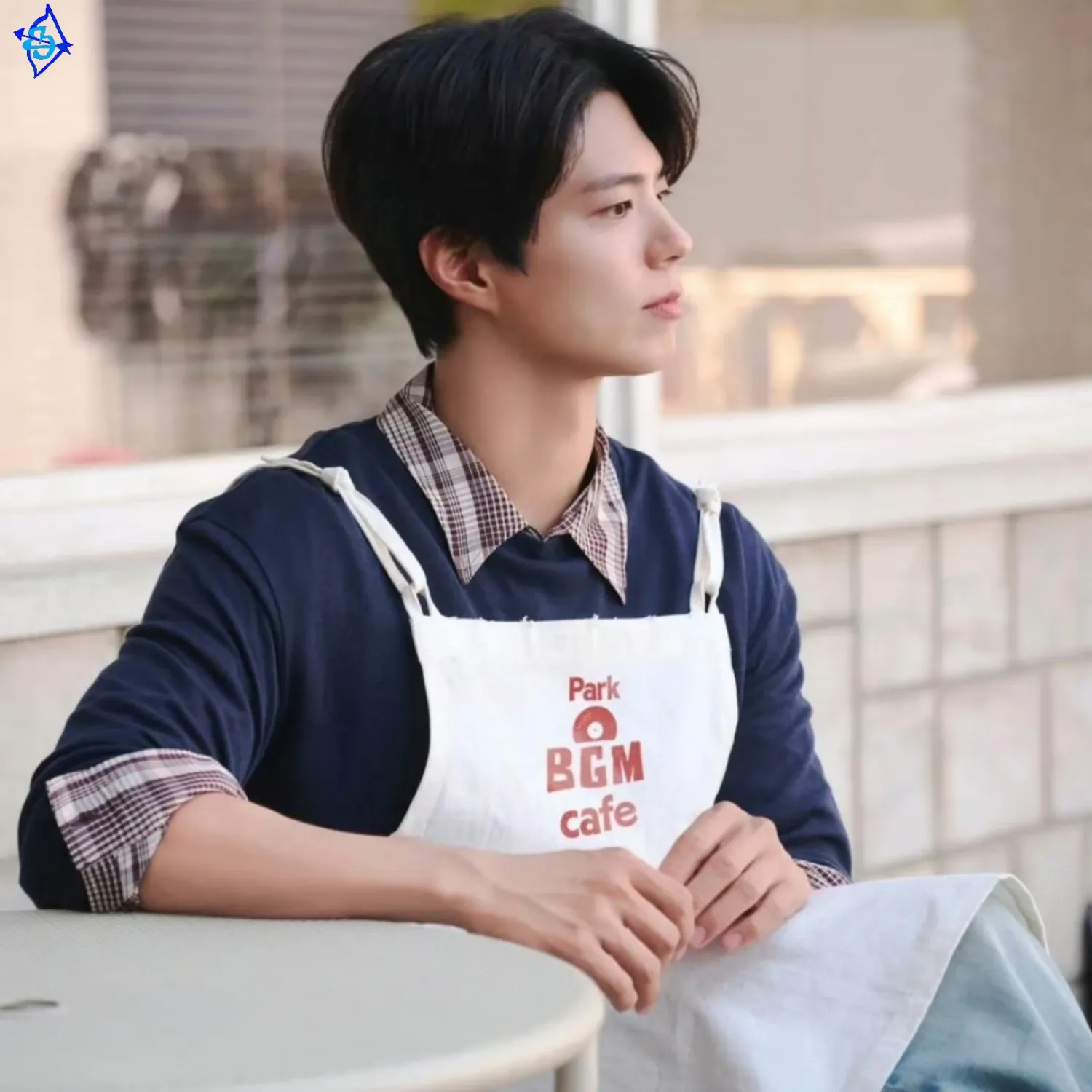 A moment captured by a fan of Park Bogum