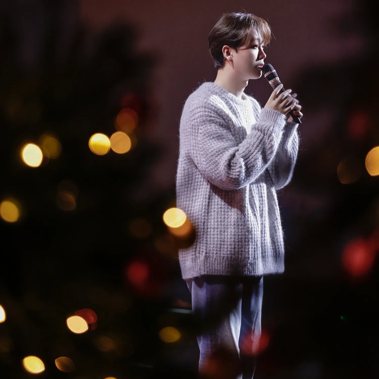 A moment captured by a fan of Song Minjun