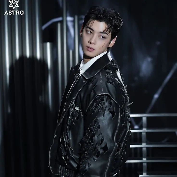 Recent activity shot of Cha Eunwoo