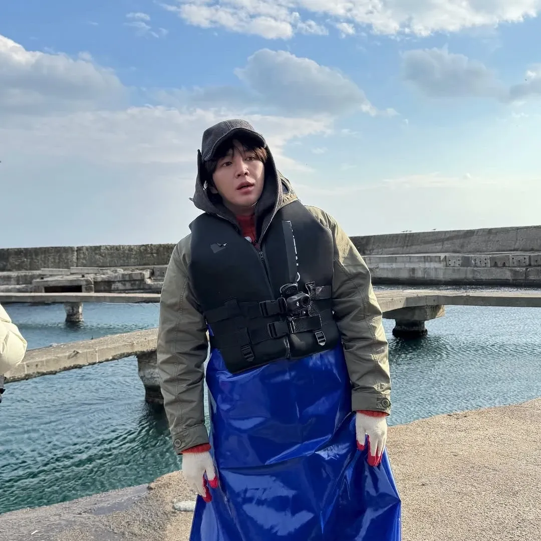 Latest photo of Jang Geunsuk