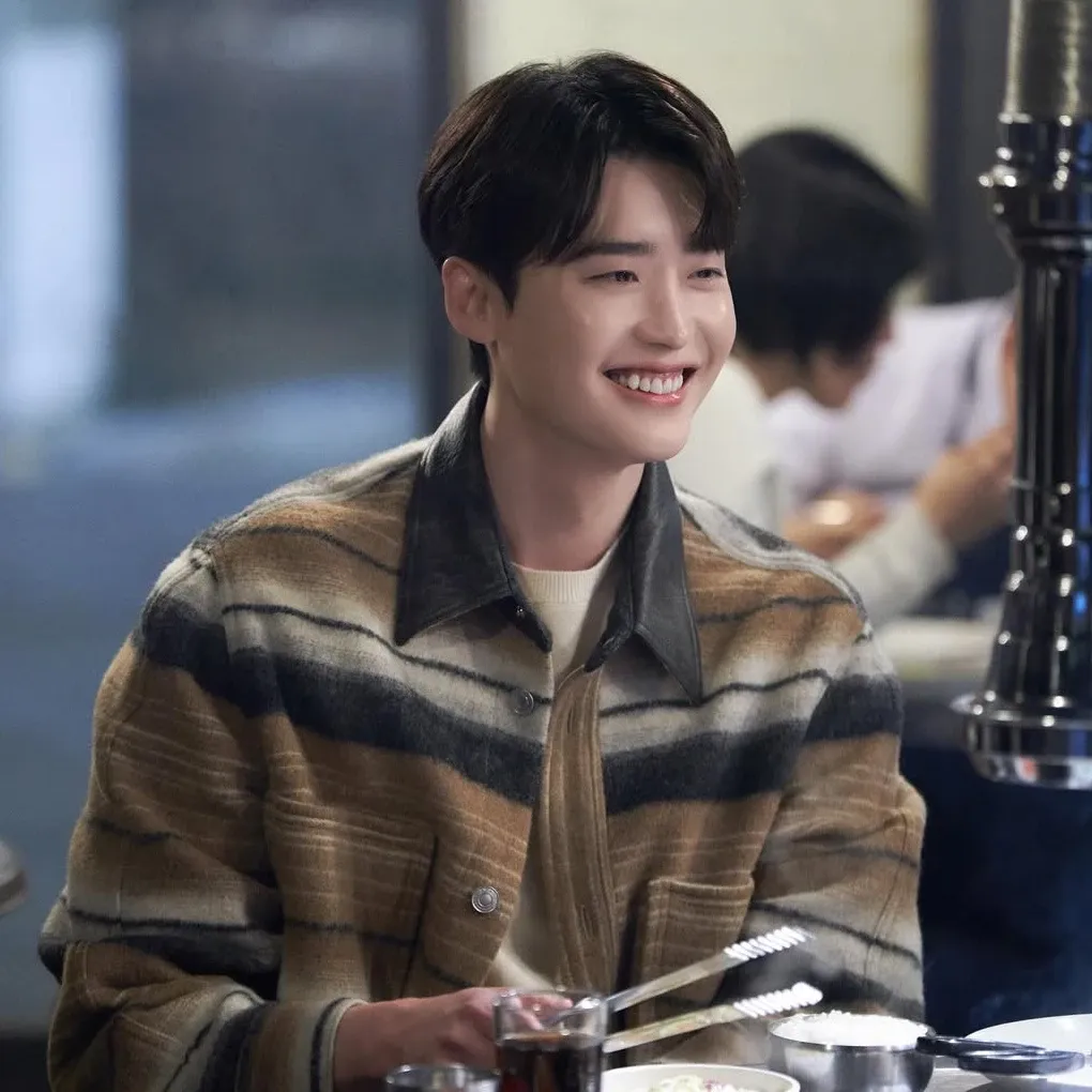 Recent activity shot of Lee Jongsuk