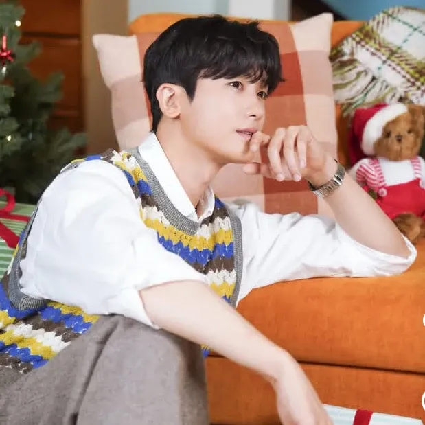 A moment captured by a fan of Park Hyungsik
