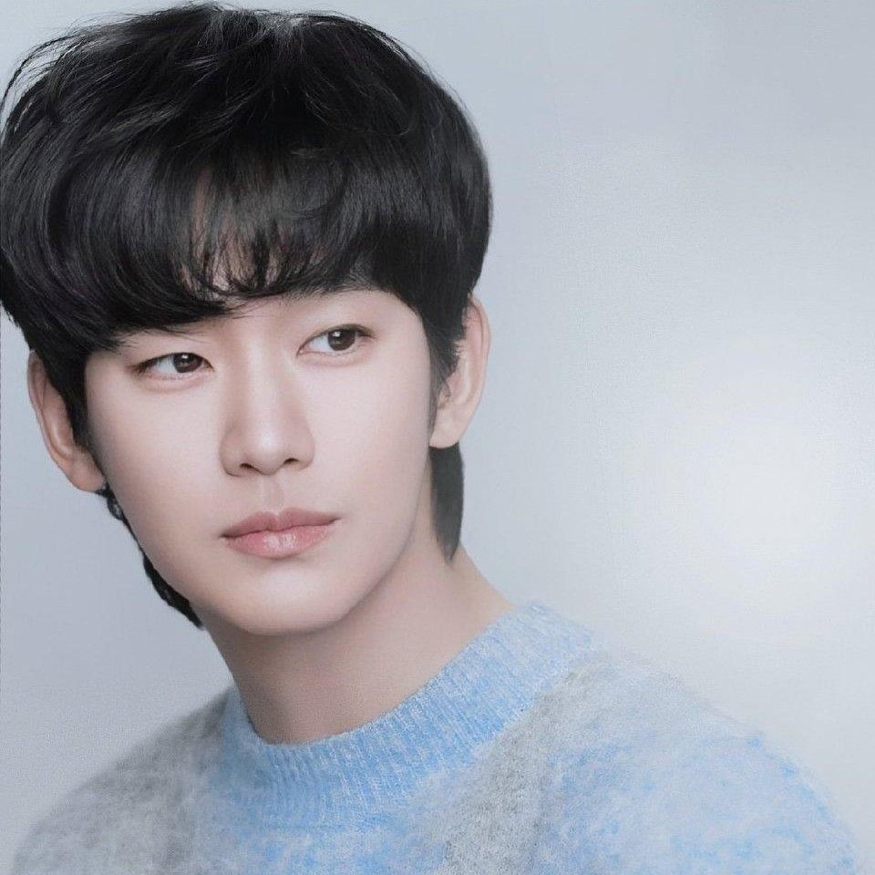 粉絲拍下的金秀賢瞬間