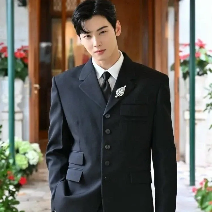 Recent activity shot of Cha Eunwoo