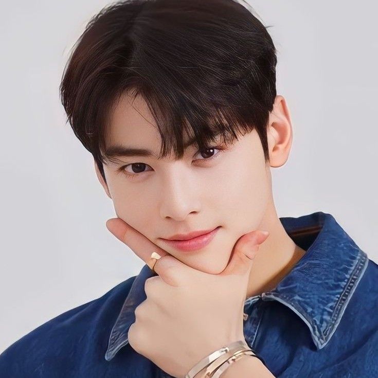 Latest photo of Cha Eunwoo