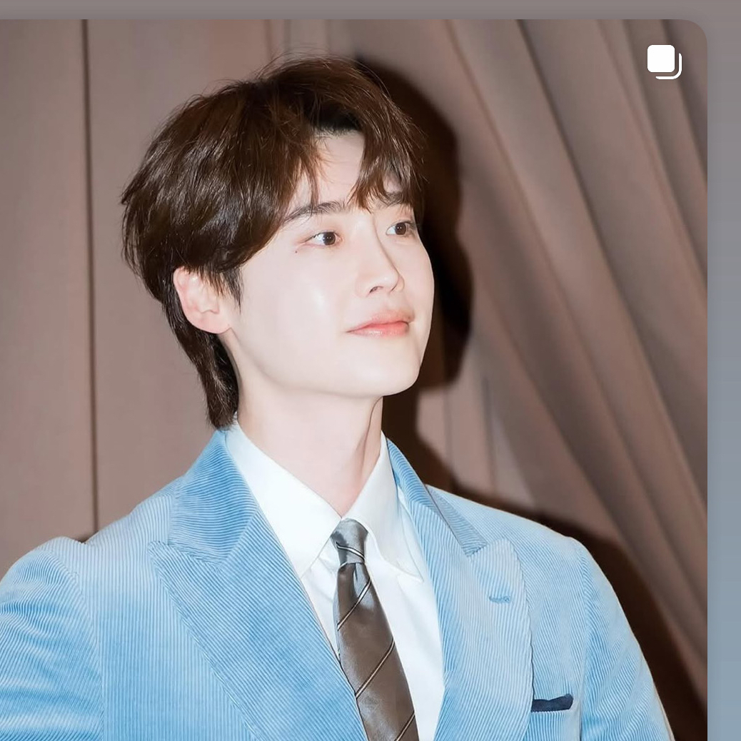 A moment captured by a fan of Lee Jongsuk