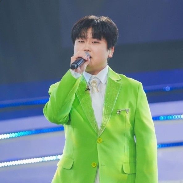 A moment captured by a fan of Park Sungon