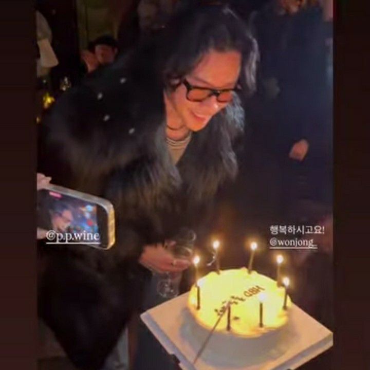 Behind-the-scenes cut of Lee Jongwon