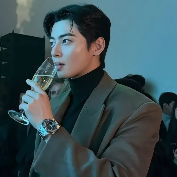 Behind-the-scenes cut of Cha Eunwoo