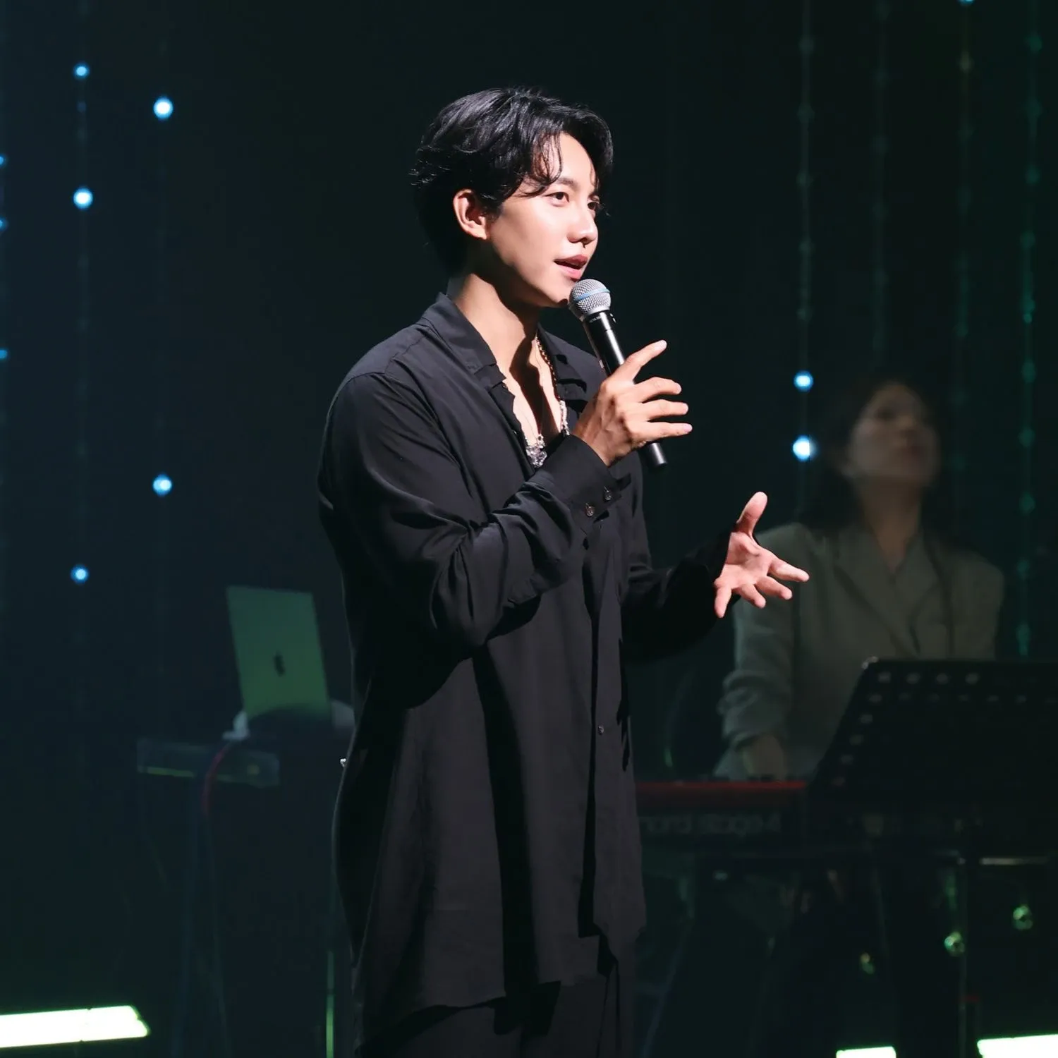 粉丝拍下的李升基瞬间