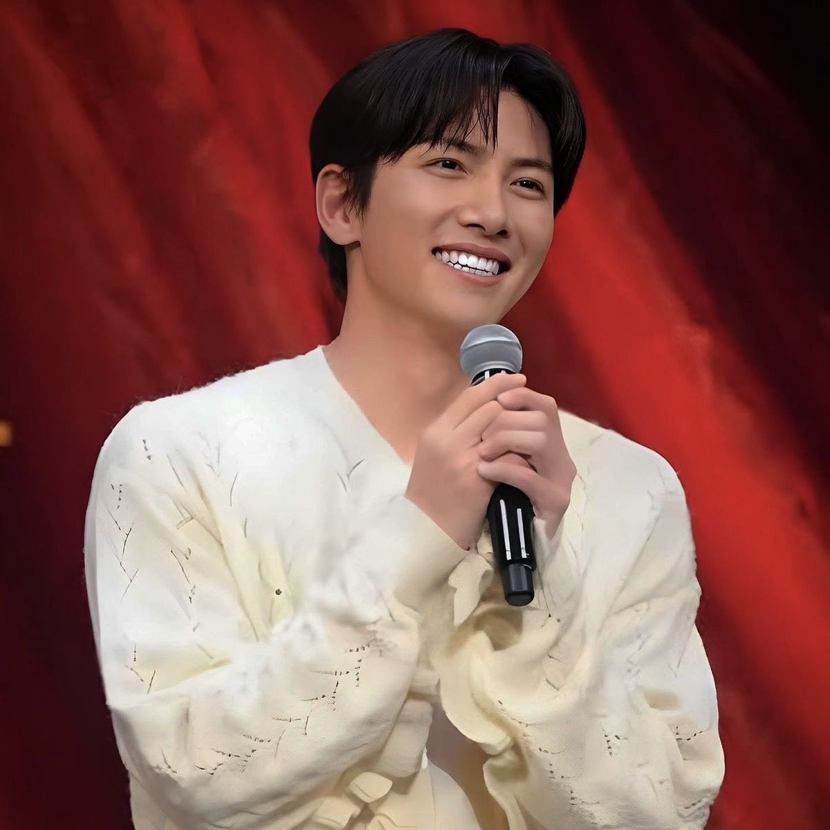 粉丝拍下的池昌旭瞬间