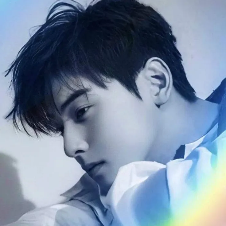 Latest photo of Cha Eunwoo