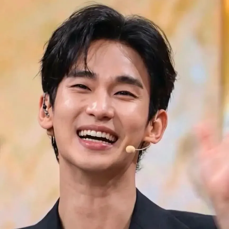 Behind-the-scenes cut of Kim Soohyun