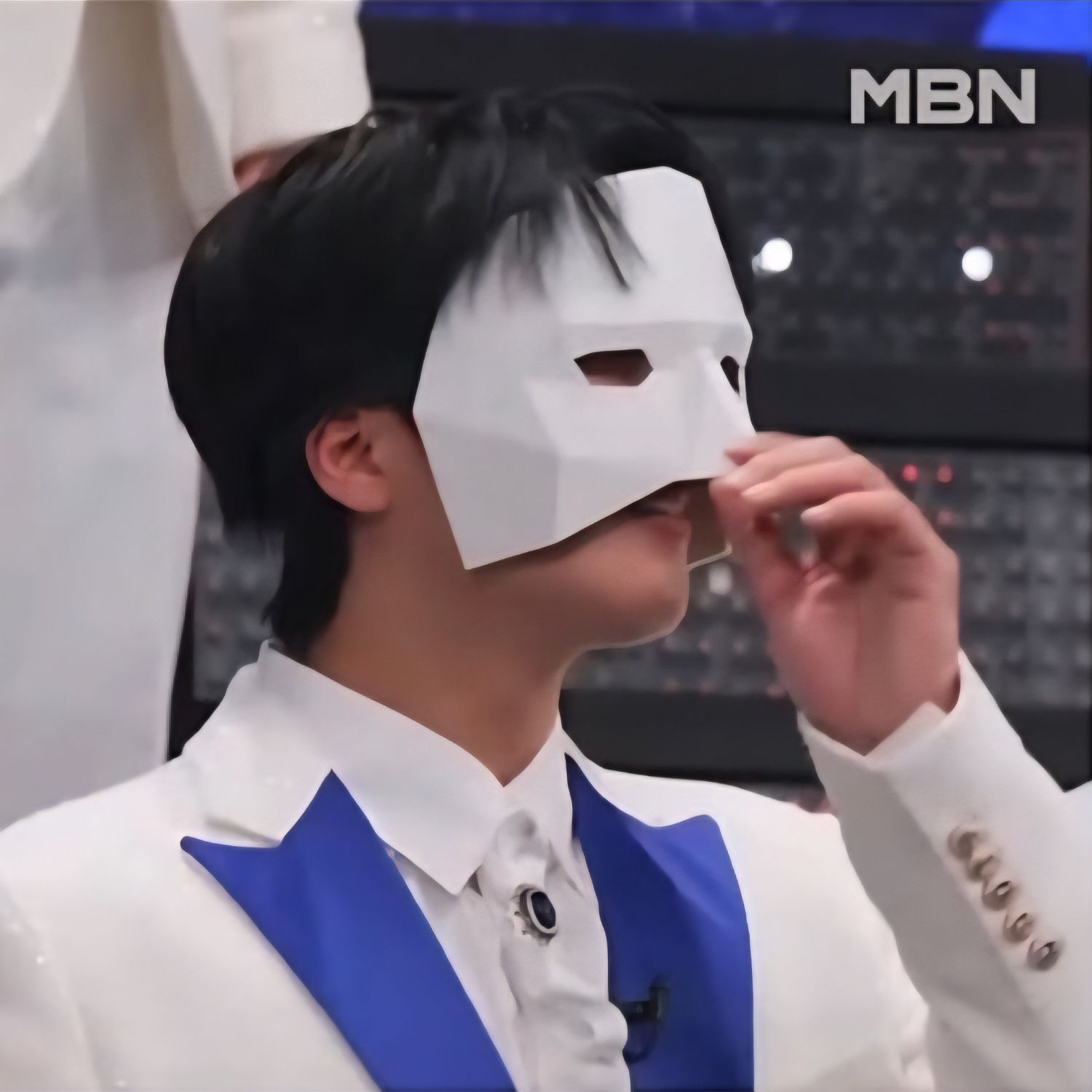 Behind-the-scenes cut of Hwang Yunsung