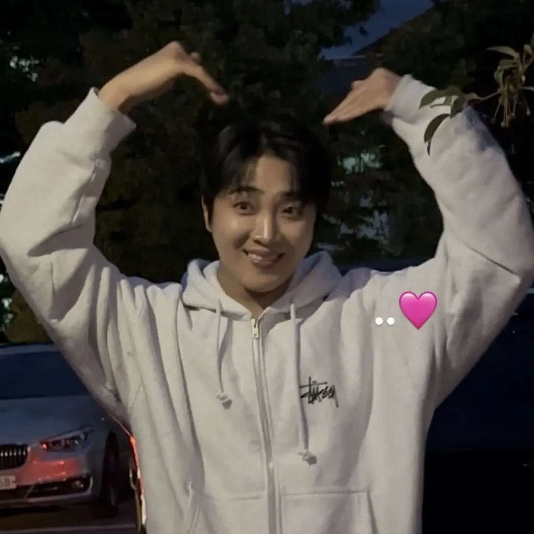 A moment captured by a fan of Hwang Yunsung
