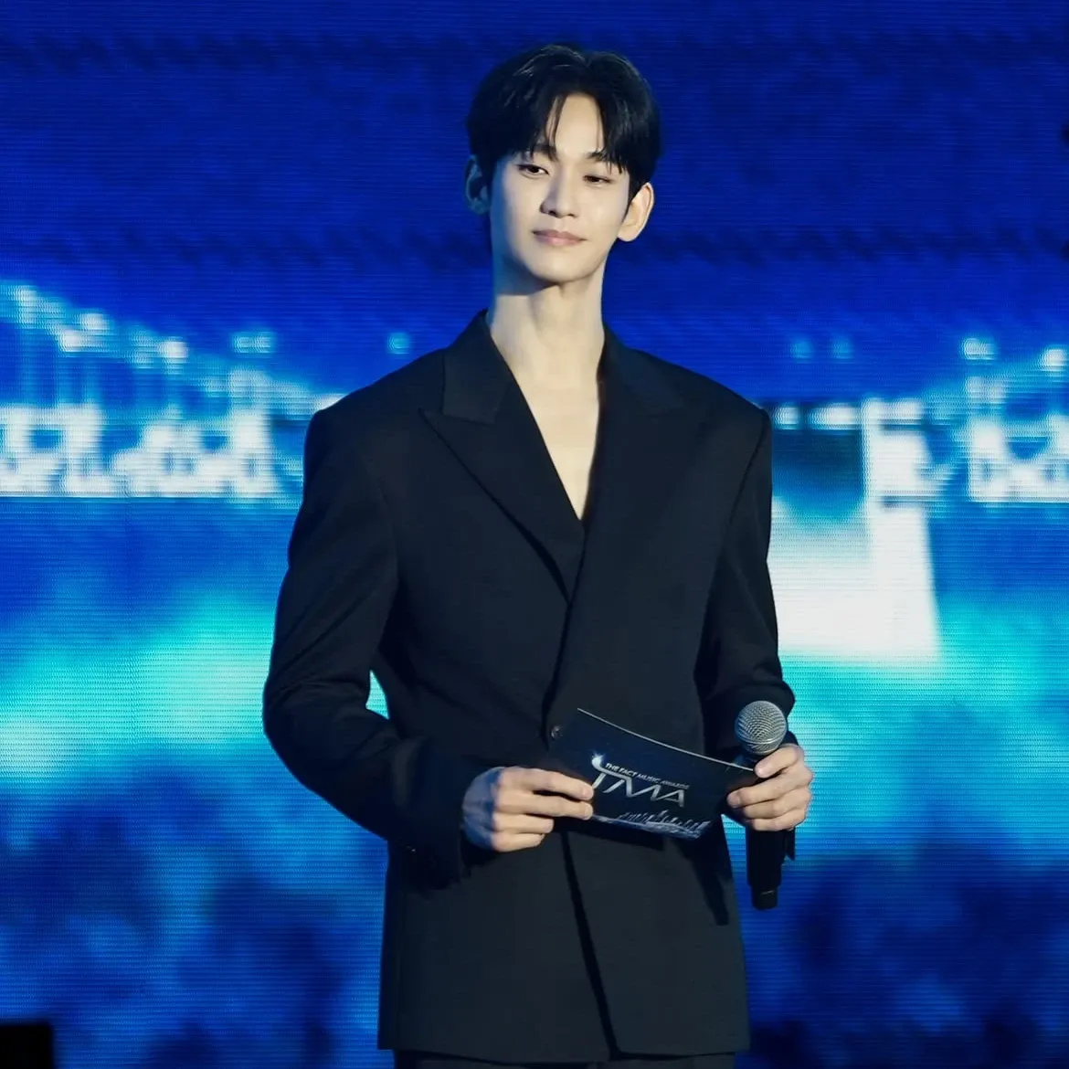 A moment captured by a fan of Kim Soohyun