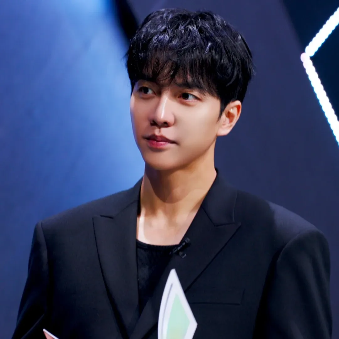 Foto terbaru dari Lee Seunggi