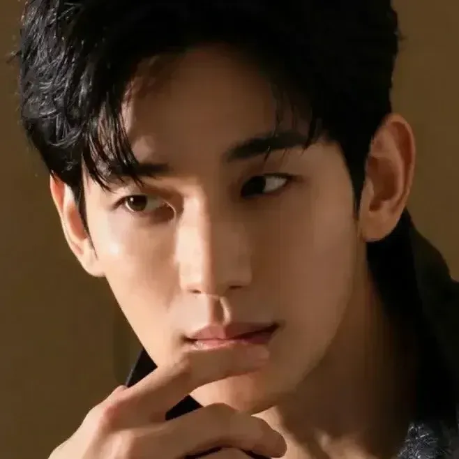 Behind-the-scenes cut of Kim Soohyun
