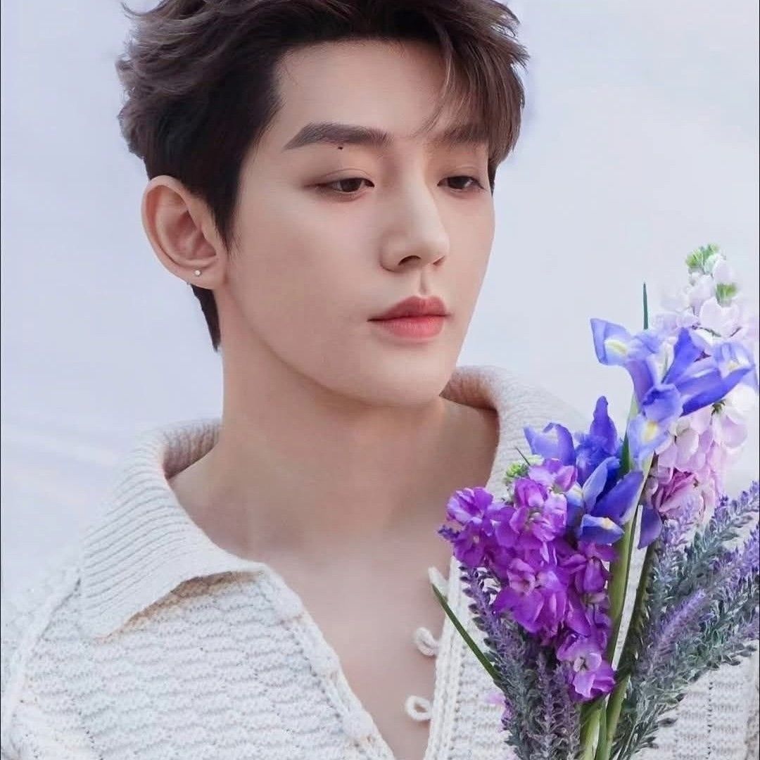 Latest photo of Deng Wei