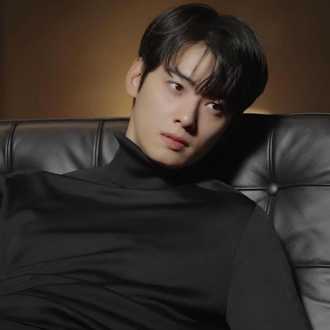 Latest photo of Cha Eunwoo