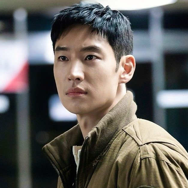 Behind-the-scenes cut of Lee Jaehoon