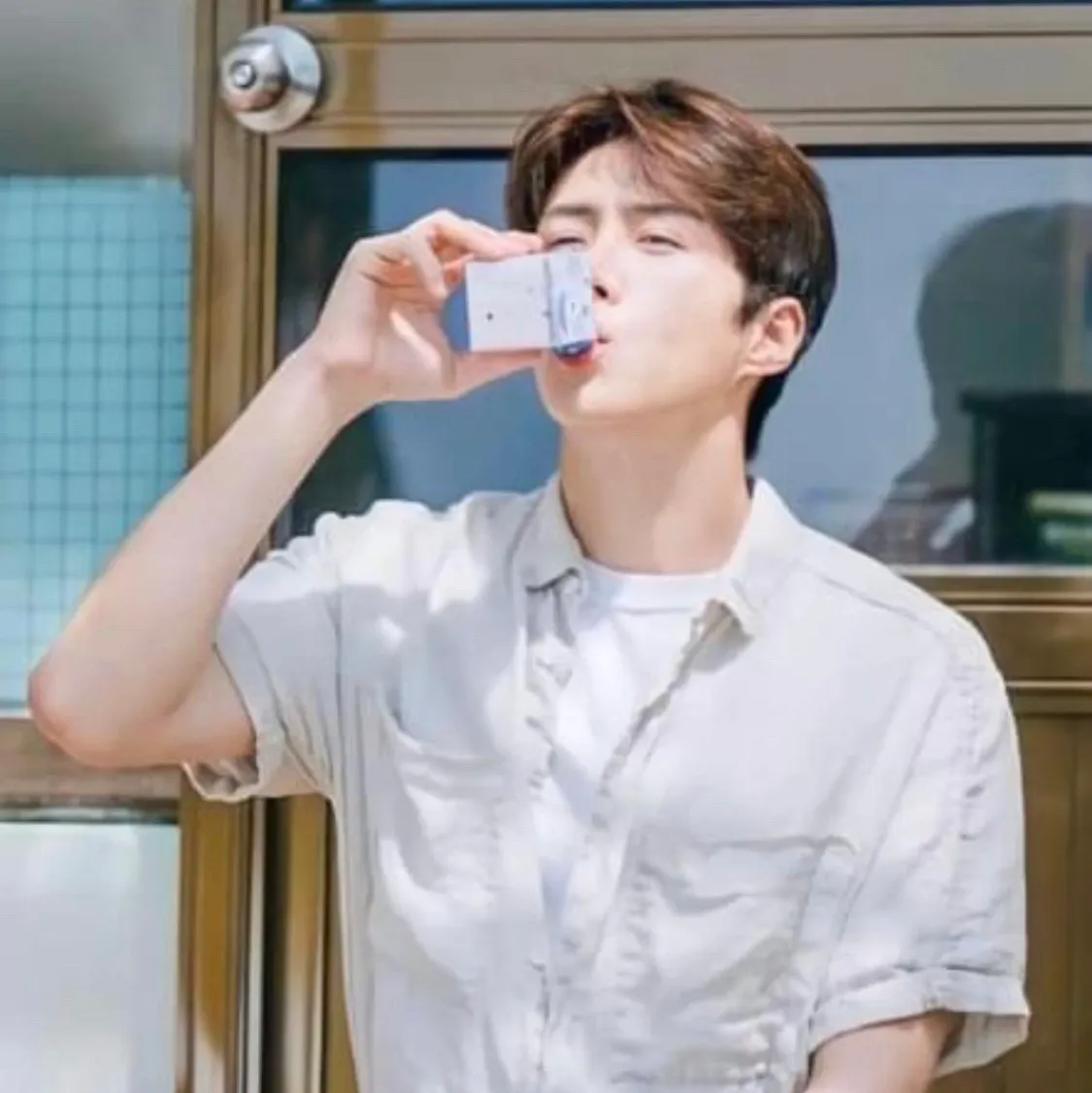 Behind-the-scenes cut of Kim Seonho