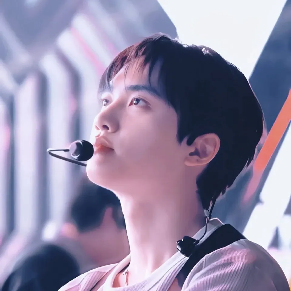 粉丝拍下的都暻秀 (D.O.)瞬间