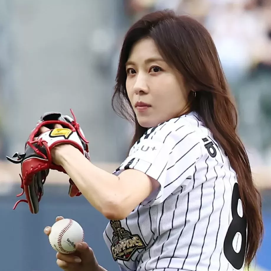 Behind-the-scenes cut of Ha Jiwon