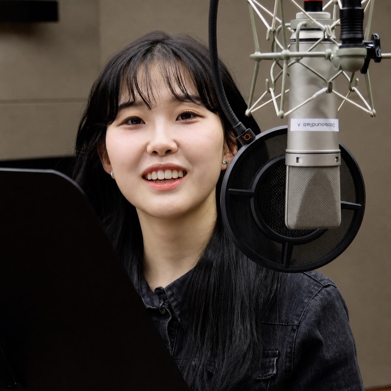 Behind-the-scenes cut of Hong Seongyun