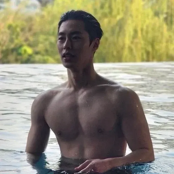 Behind-the-scenes cut of Lee Jaewook