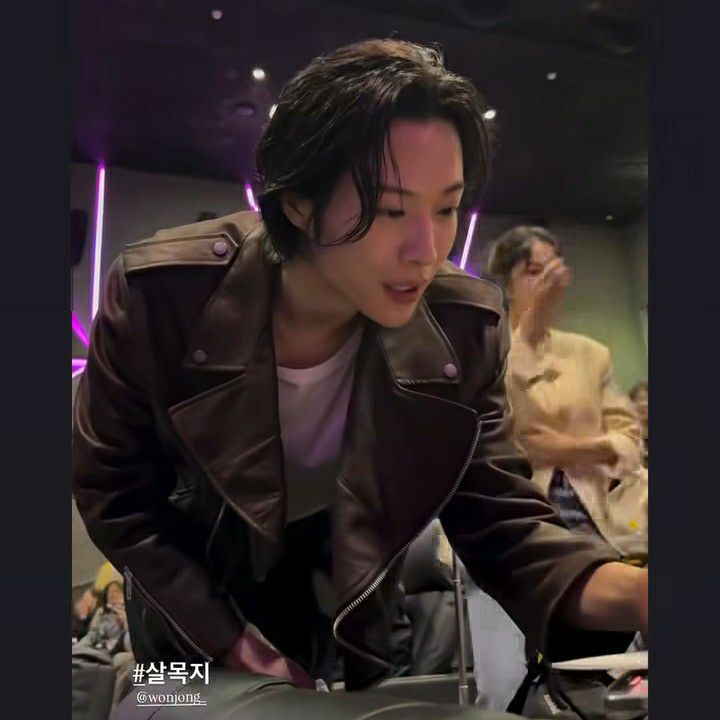 Behind-the-scenes cut of Lee Jongwon