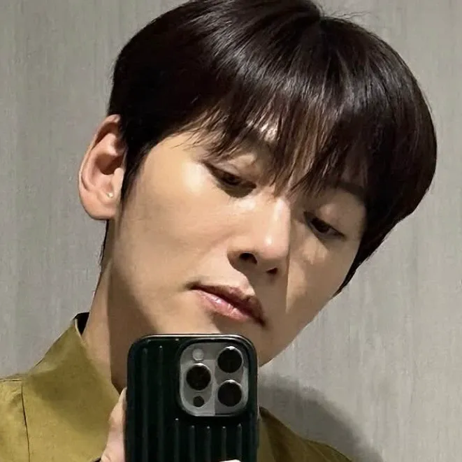 Behind-the-scenes cut of Ji Changwook