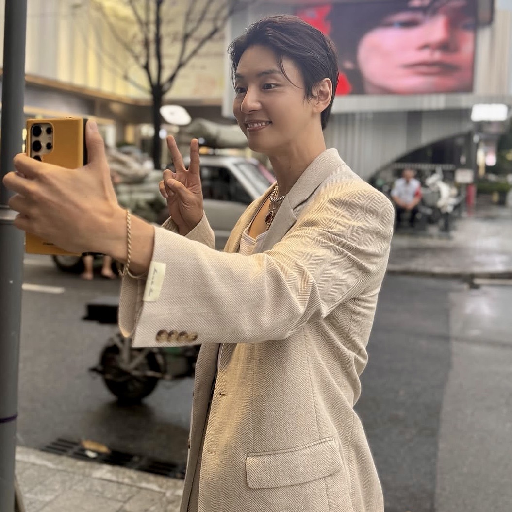 A moment captured by a fan of Yoon Shiyoon