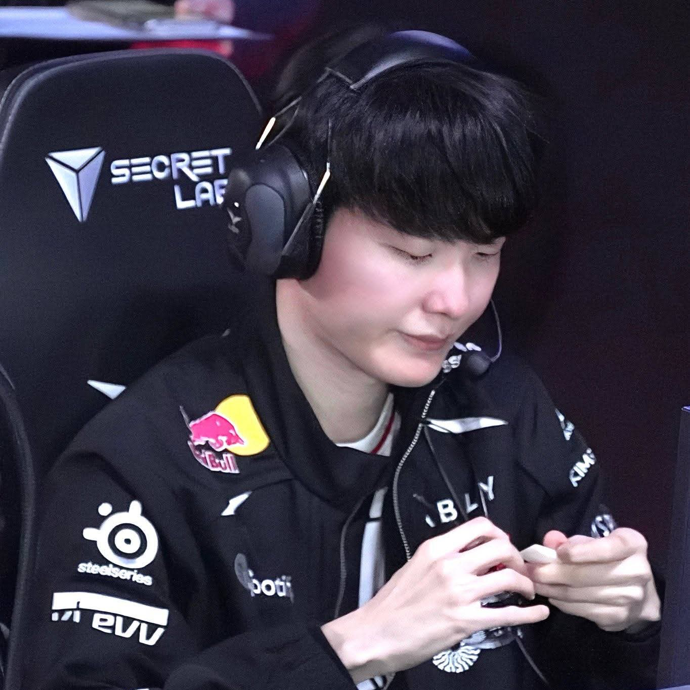 Behind-the-scenes cut of Faker