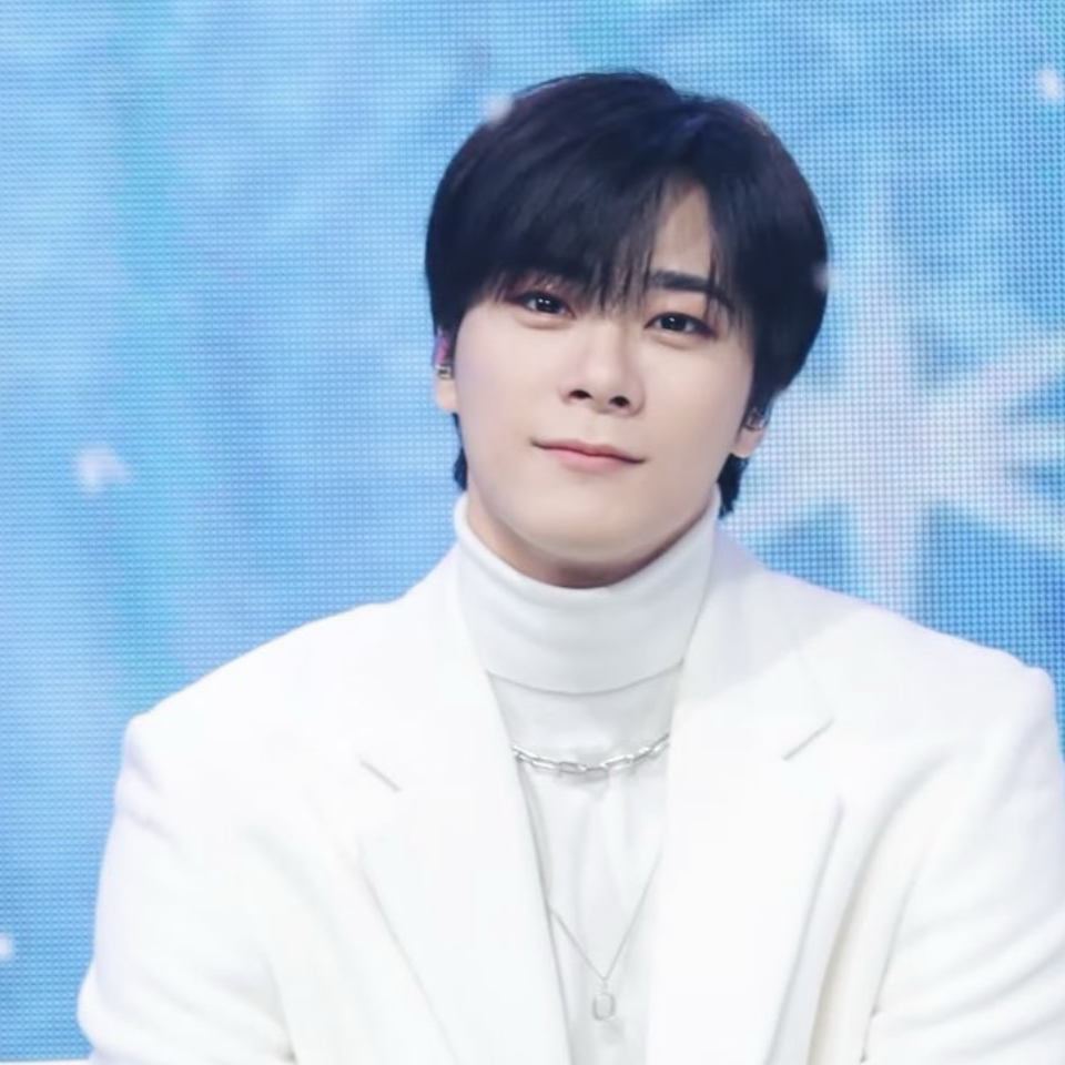 Recent activity shot of Cha Eunwoo