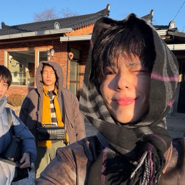 A moment captured by a fan of Park Bogum