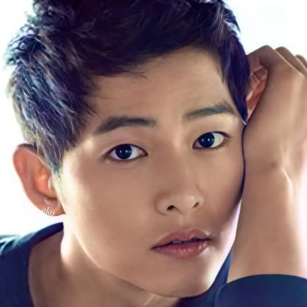 A moment captured by a fan of Song Joongki