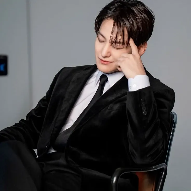 Behind-the-scenes cut of Kim Bum